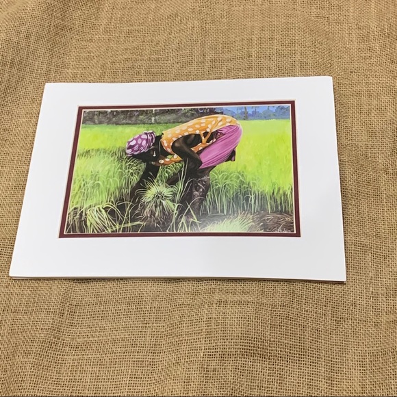 Portrait of black woman in the field - Picture 3 of 6